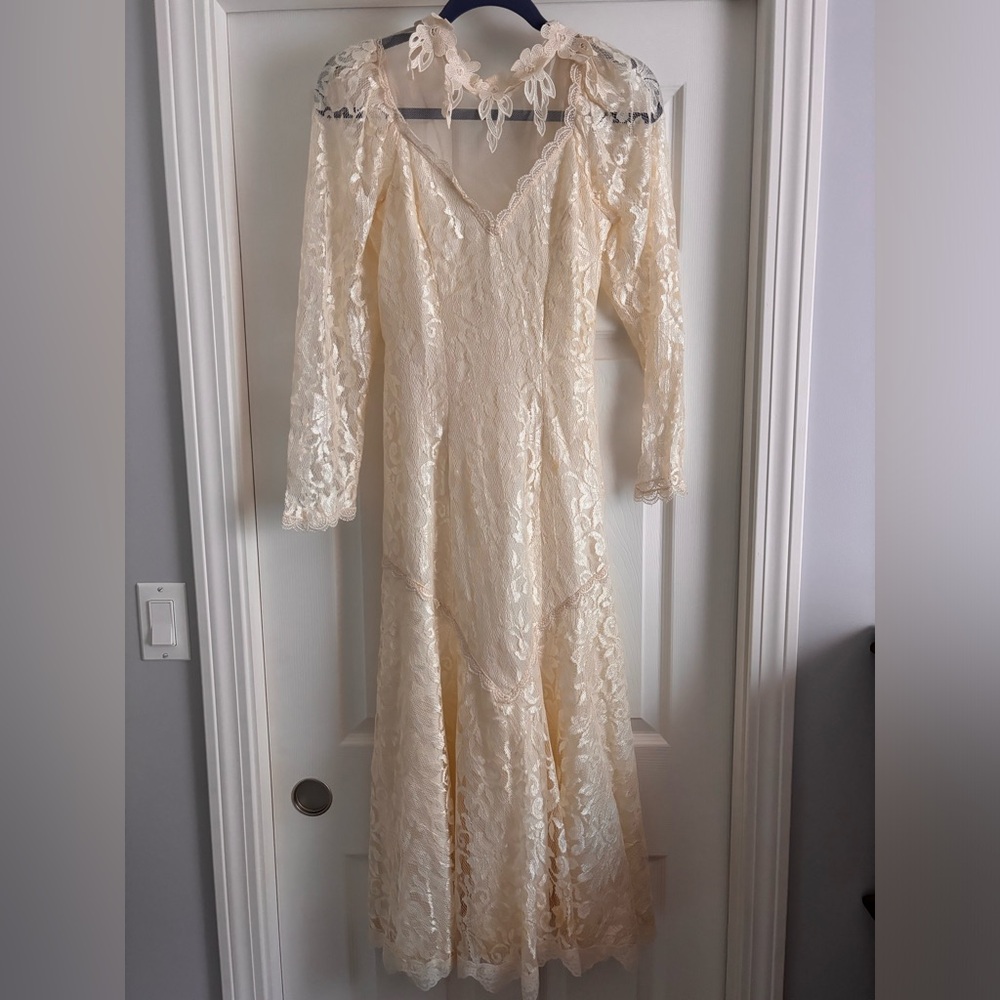 Elegant Cream Lace Dress